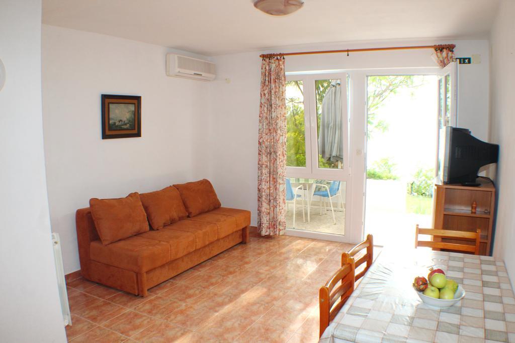 Apartments Mimoza Brist Pokoj fotografie